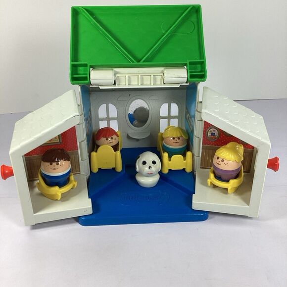 Vintage Little Tikes Cozy Cottage House Carry Case Beds People Dog - Picture 1 of 16